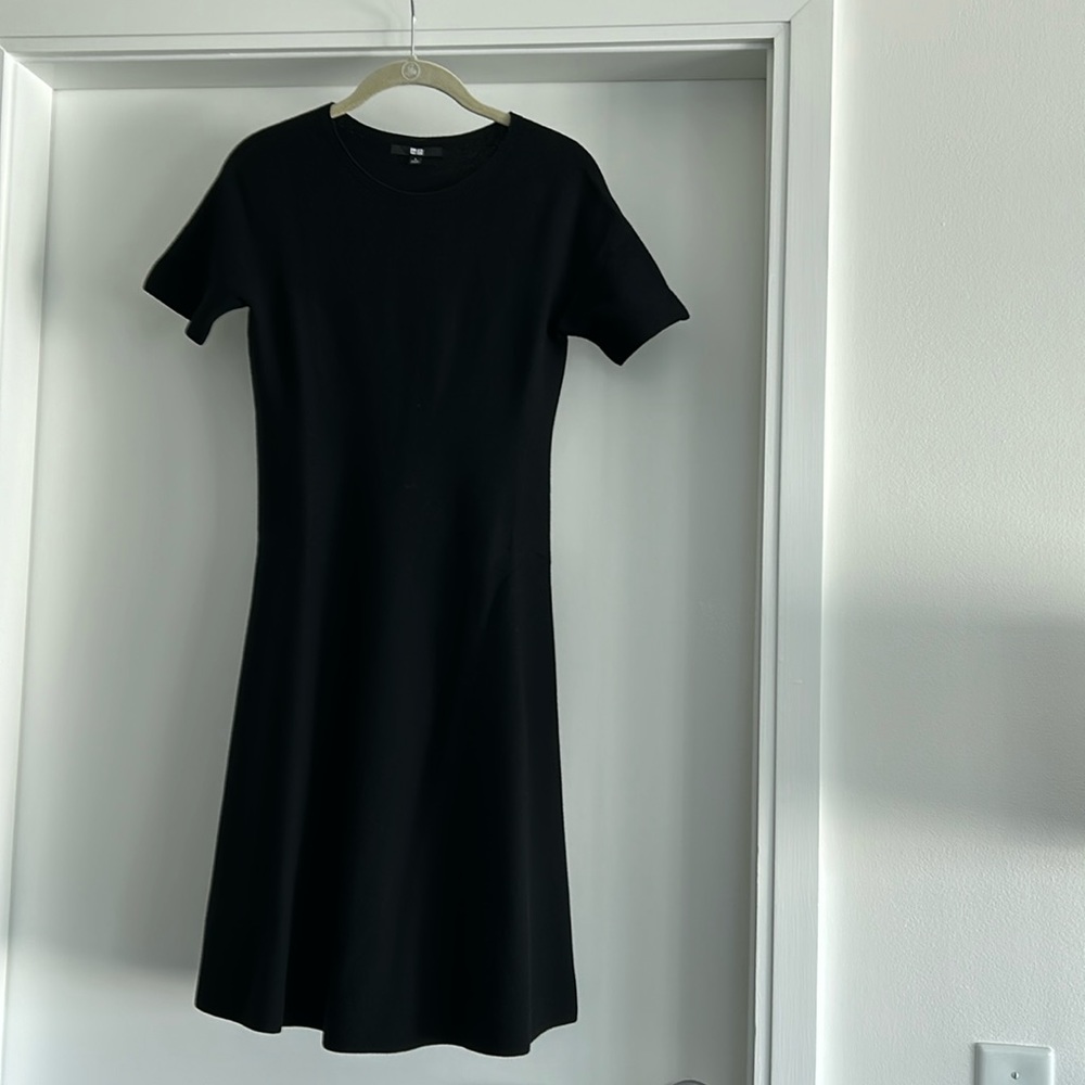 Uniqlo 100% Cotton, 3D Knit Dress in Black, Size Small.